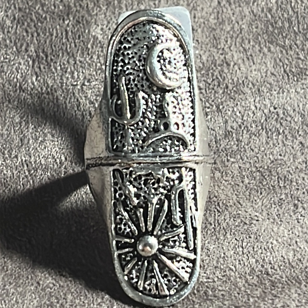 Silver Southwest motif long Ring